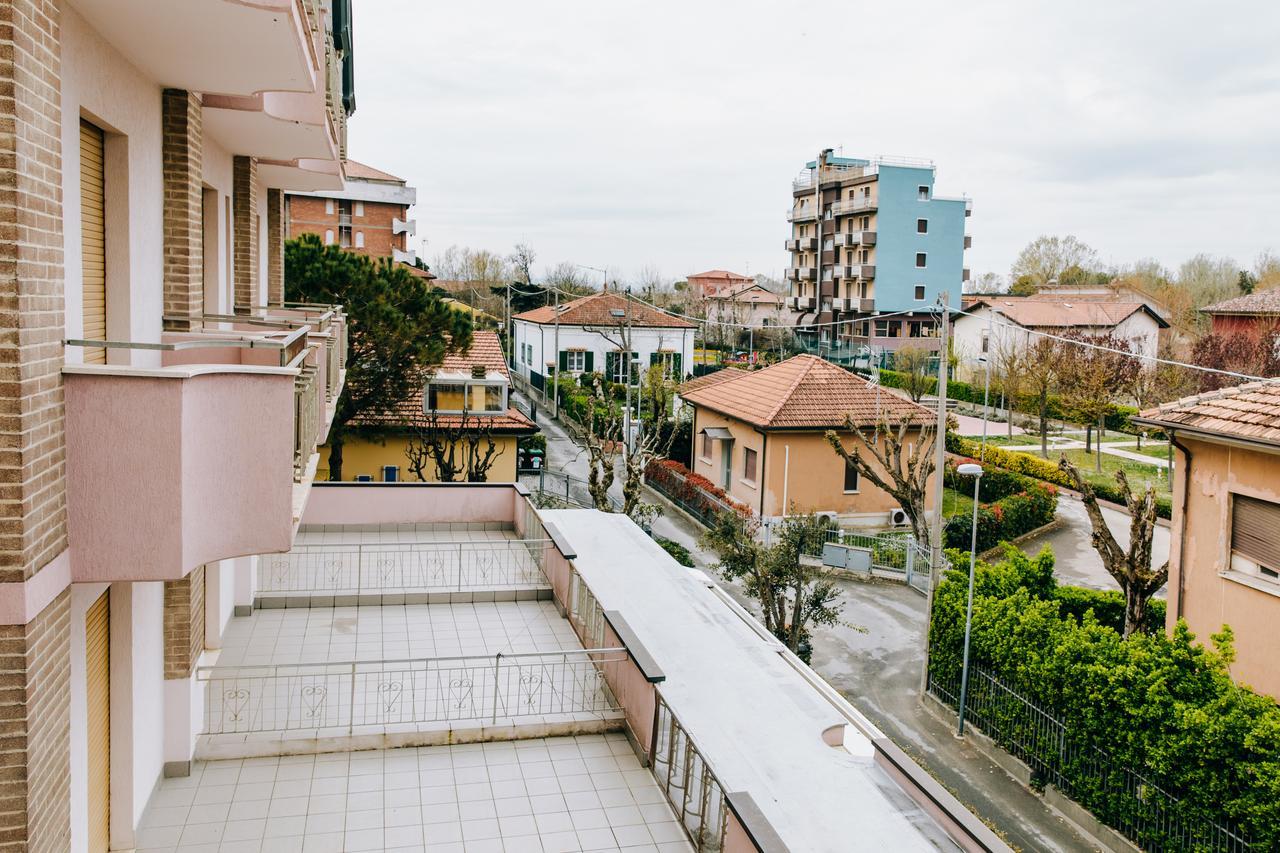 Hotel Villa Claudia Bellaria-Igea Marina Exterior foto